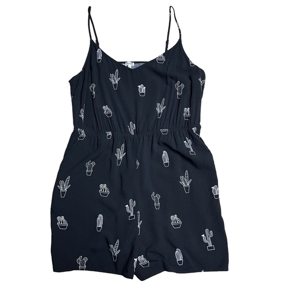 Kismet Pants - Kismet black & cactus print sleeveless elastic waist 2 pocket short romper sz XL